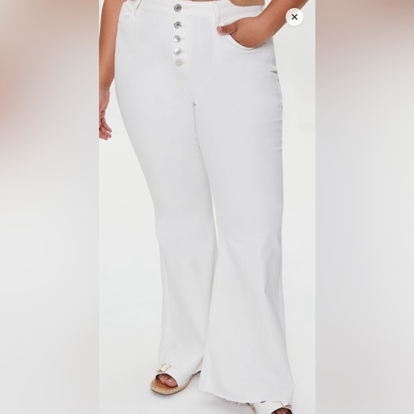 BRAND NEW (NEVER WORN) Plus Size High-Rise Flare Jeans 👖 - Picture 2 of 14